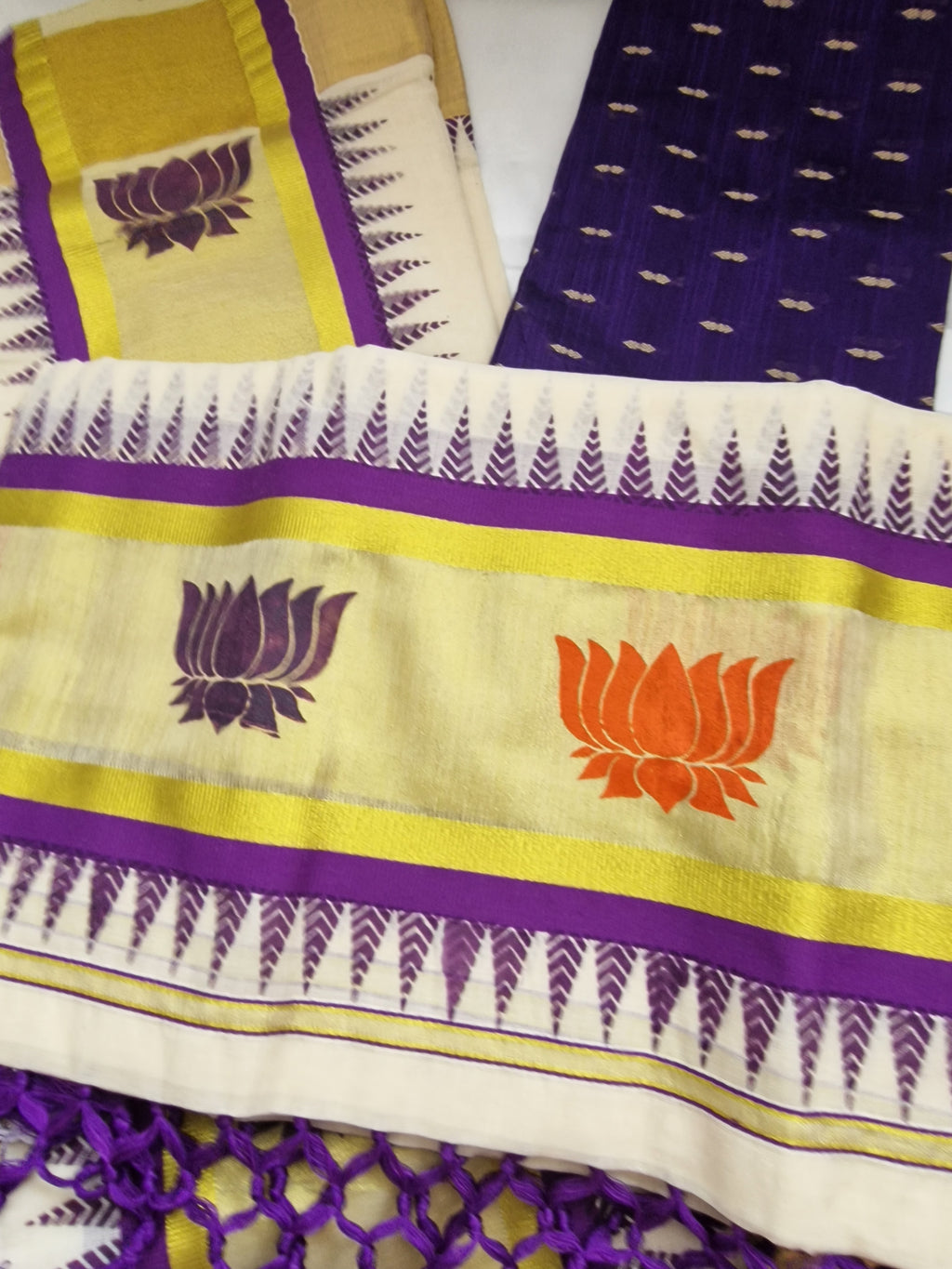 2026 Trending Lotus printed settumundu with unstitched blouse