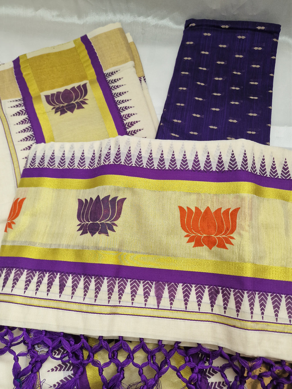 2026 Trending Lotus printed settumundu with unstitched blouse