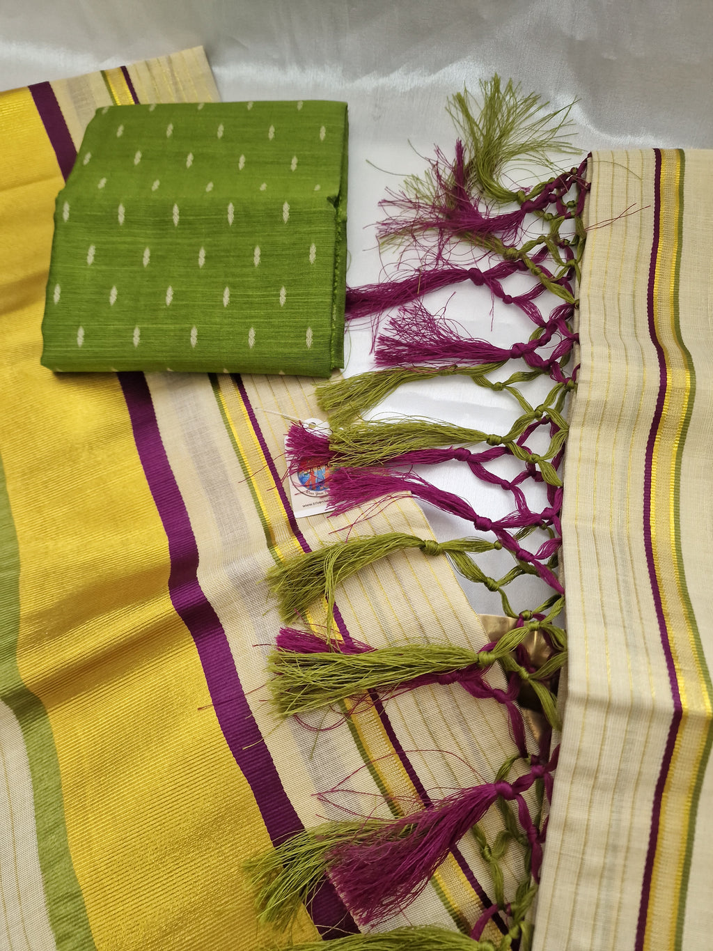 Settumundu with unstitched blouse