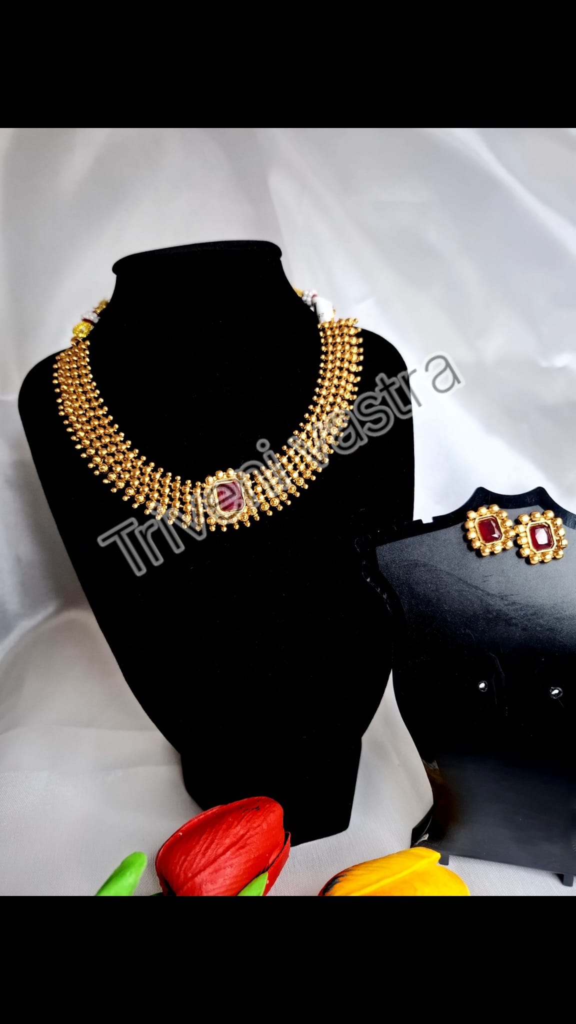Short necklace