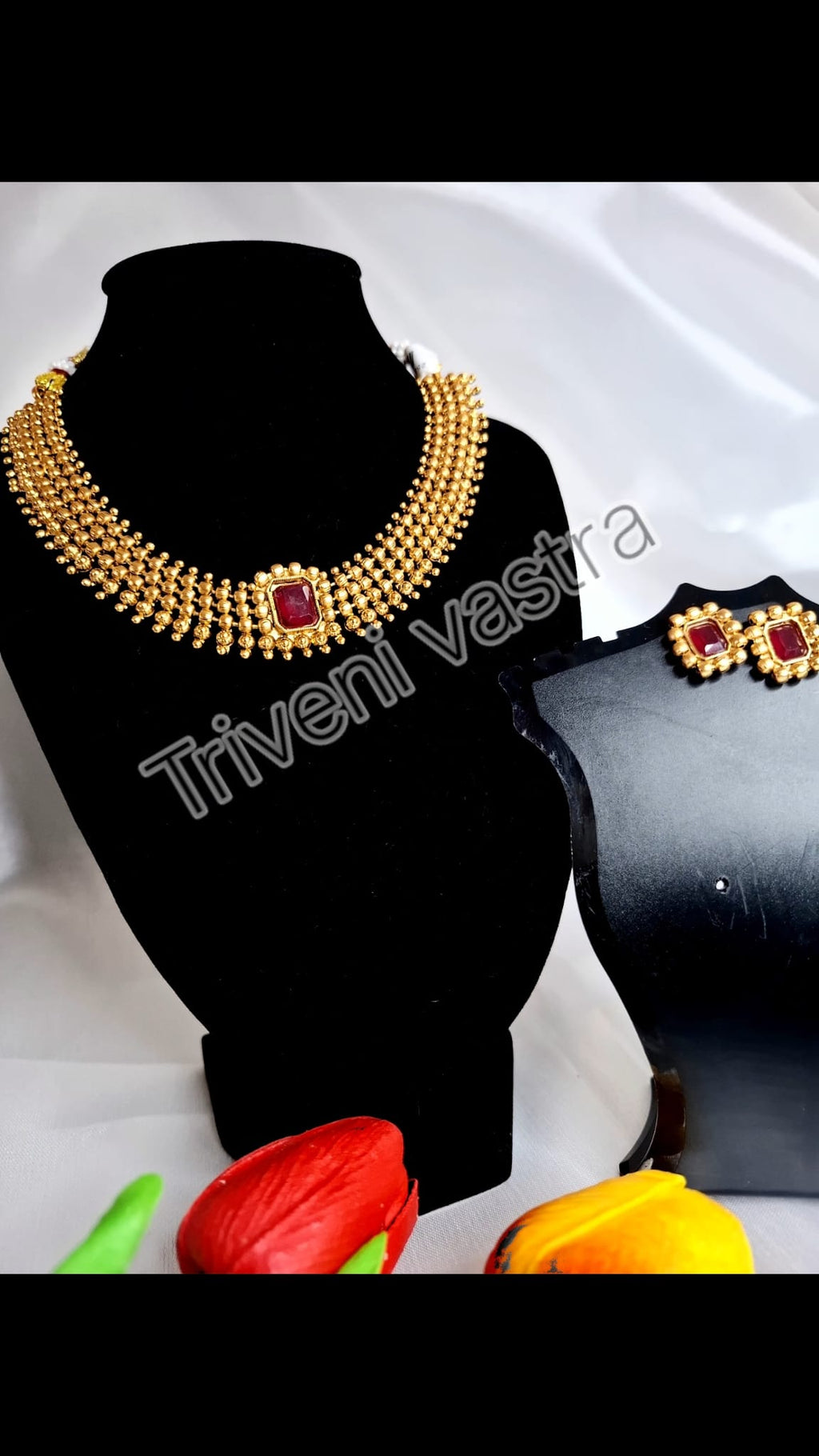 Short necklace