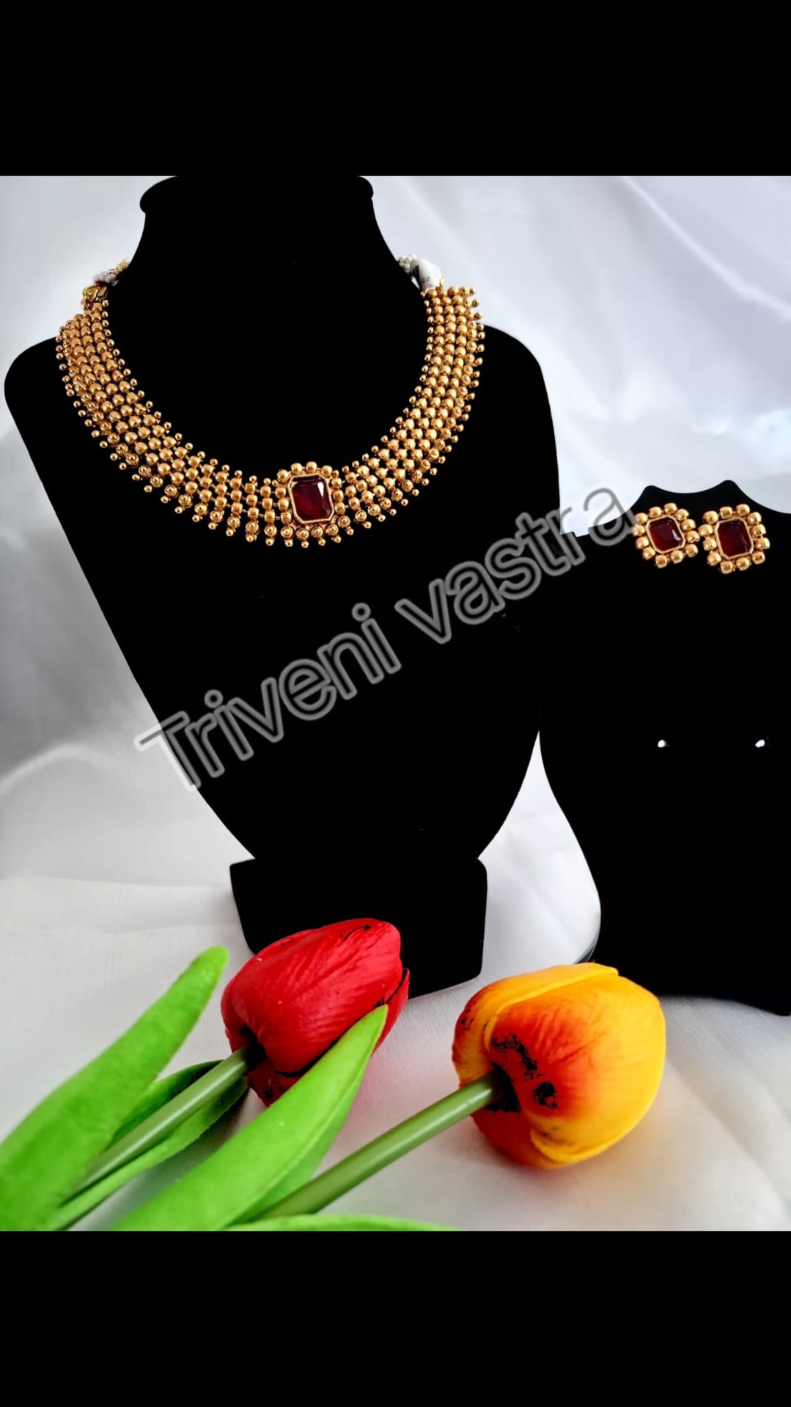 Short necklace