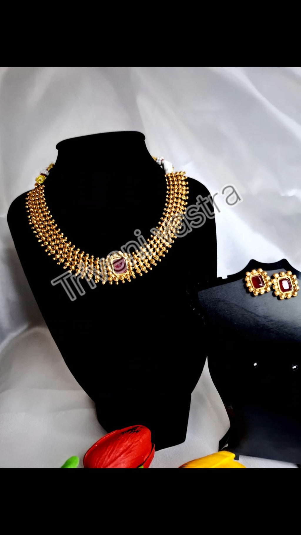 Short necklace