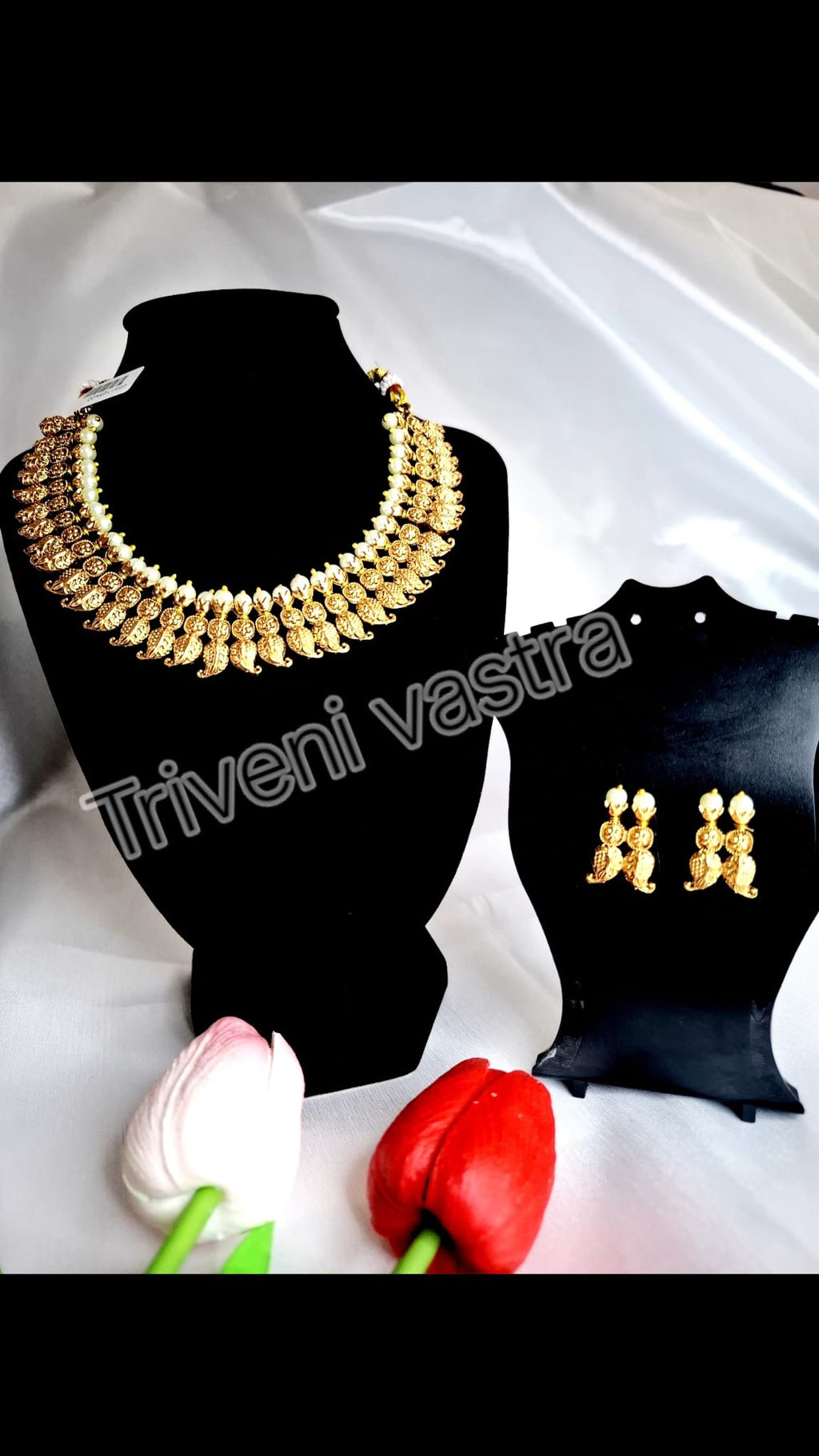 Short necklace & Earrings