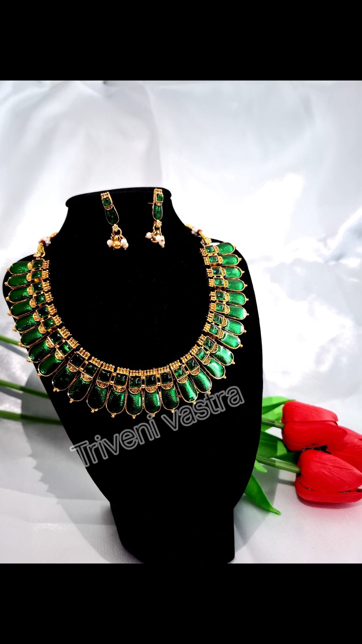 Green traditional  short necklace with earring