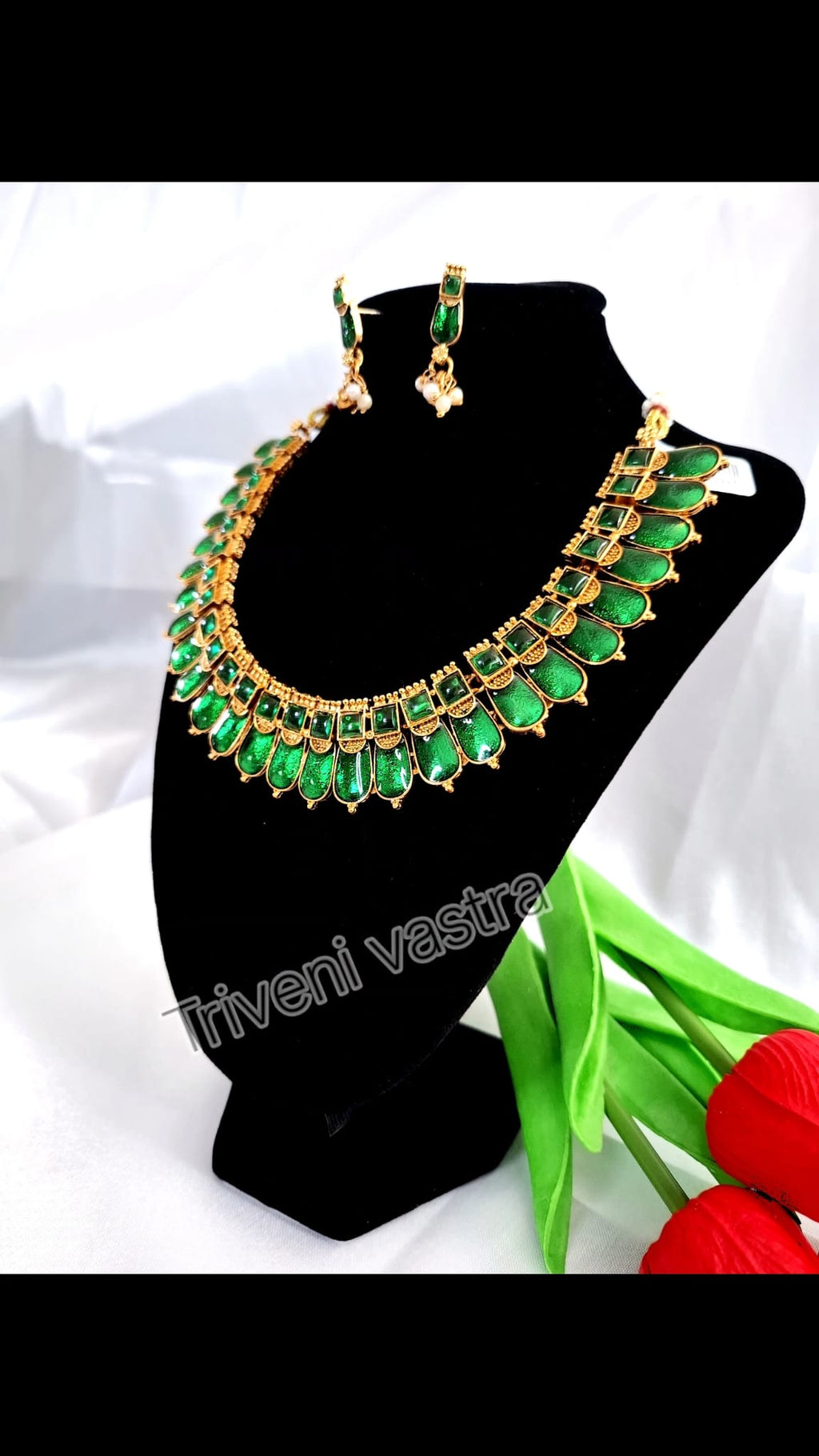 Green traditional  short necklace with earring