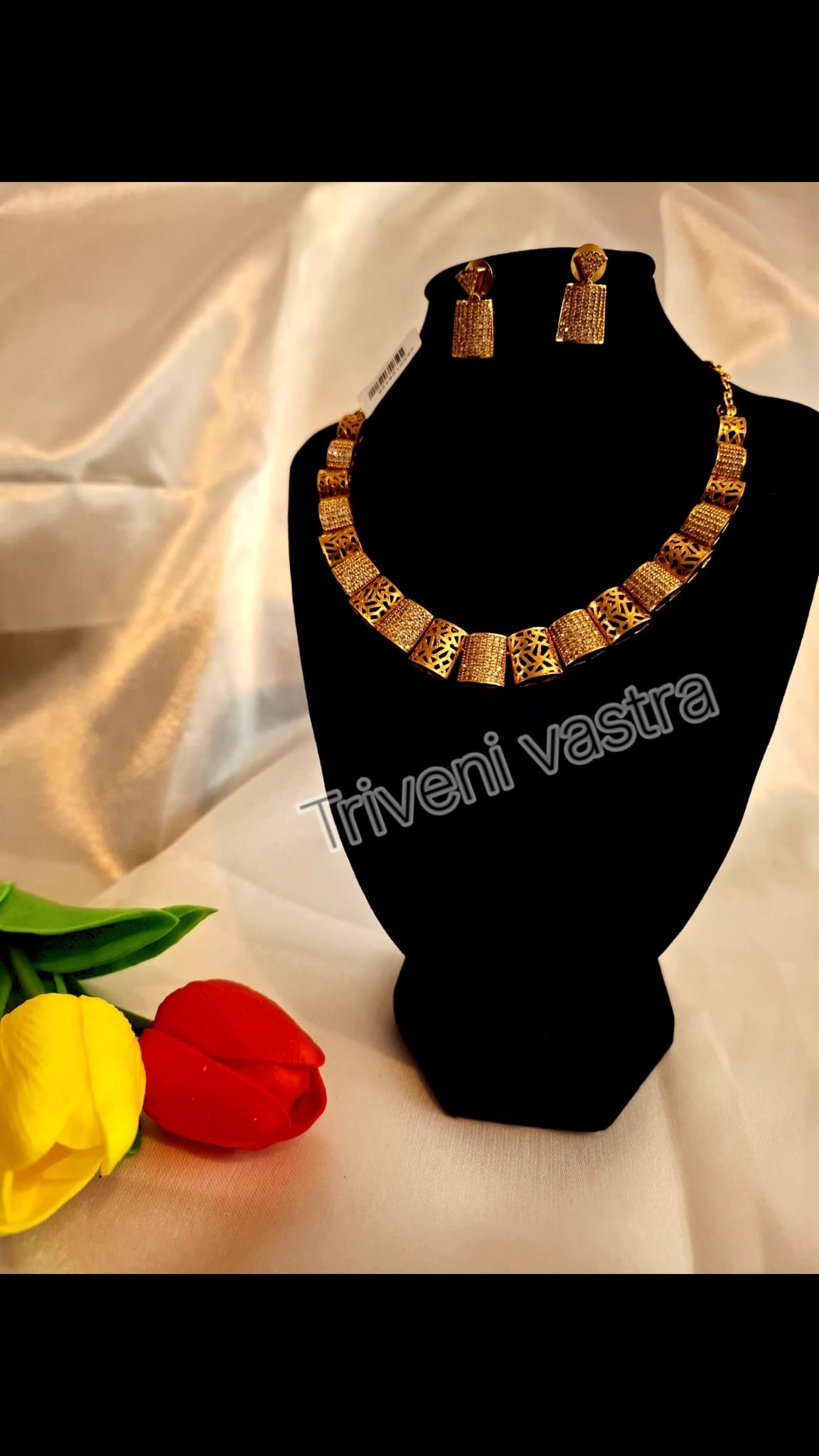 Short necklace with earring