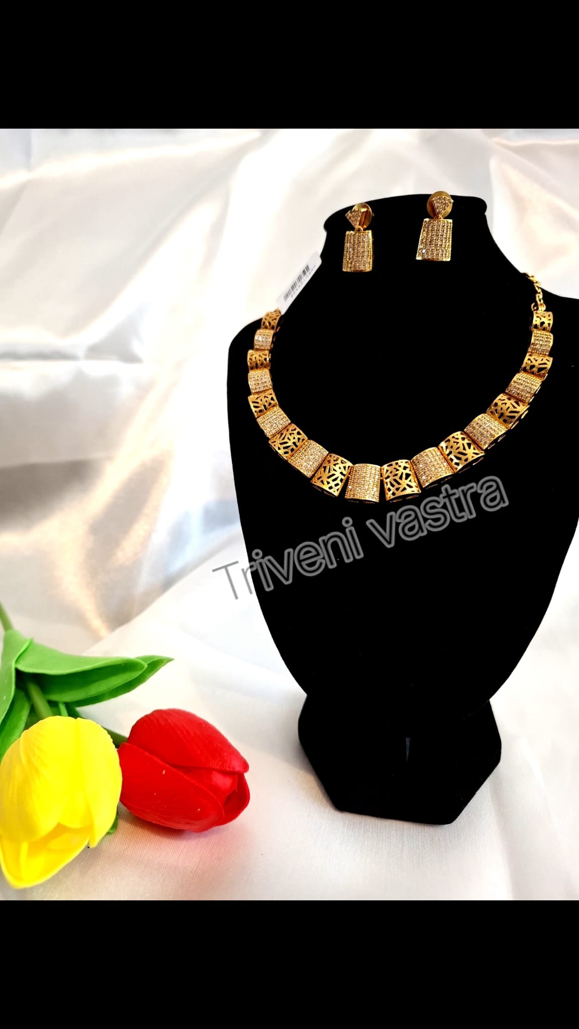 Short necklace with earring