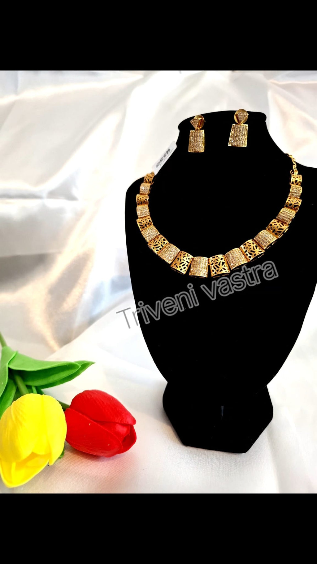 Short necklace with earring