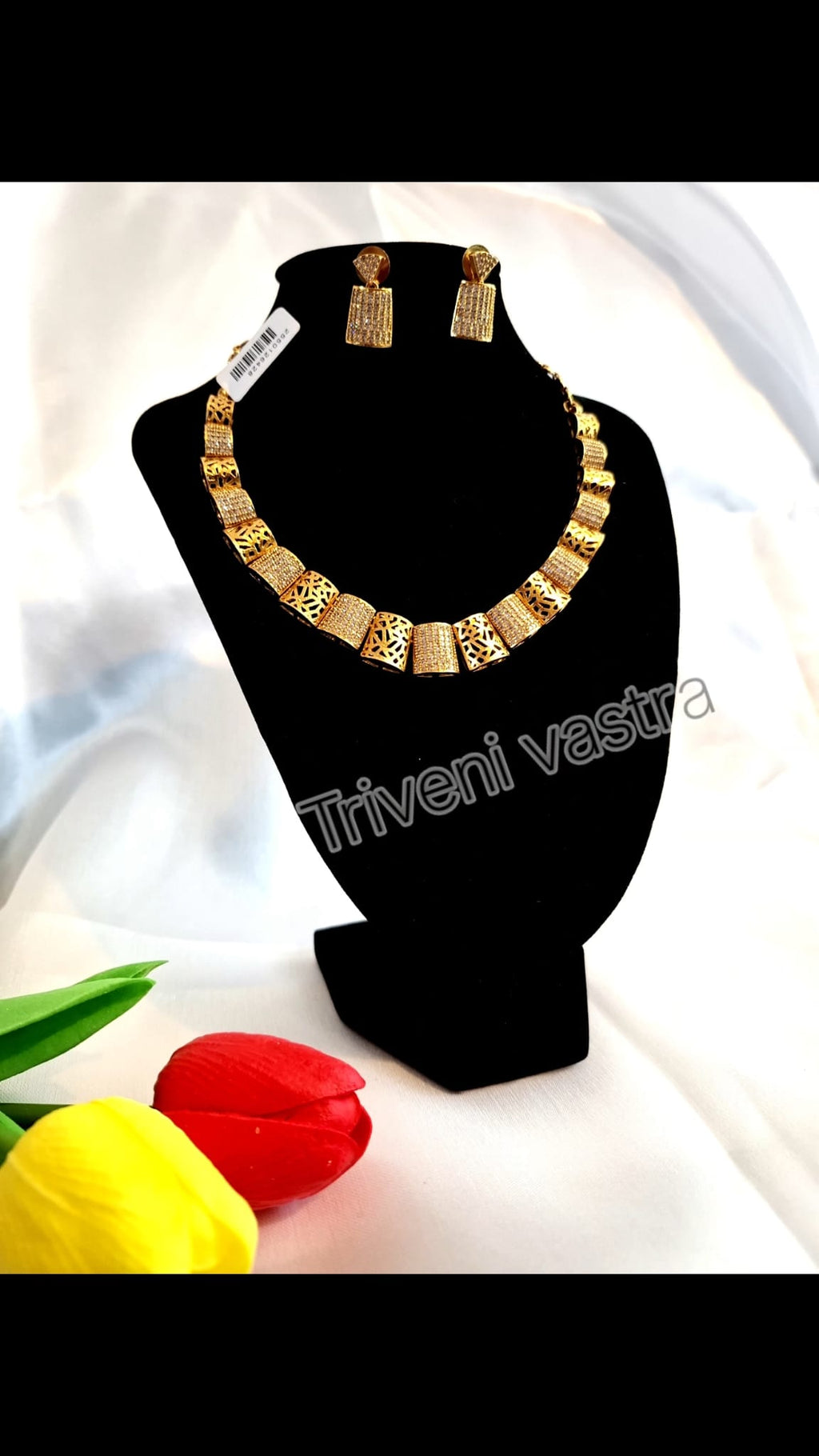 Short necklace with earring