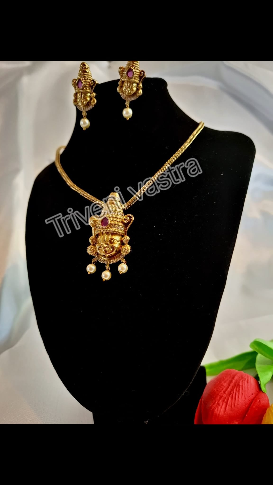 Short neckace with necklace ( Lord Venkideswara/ Vishnu)