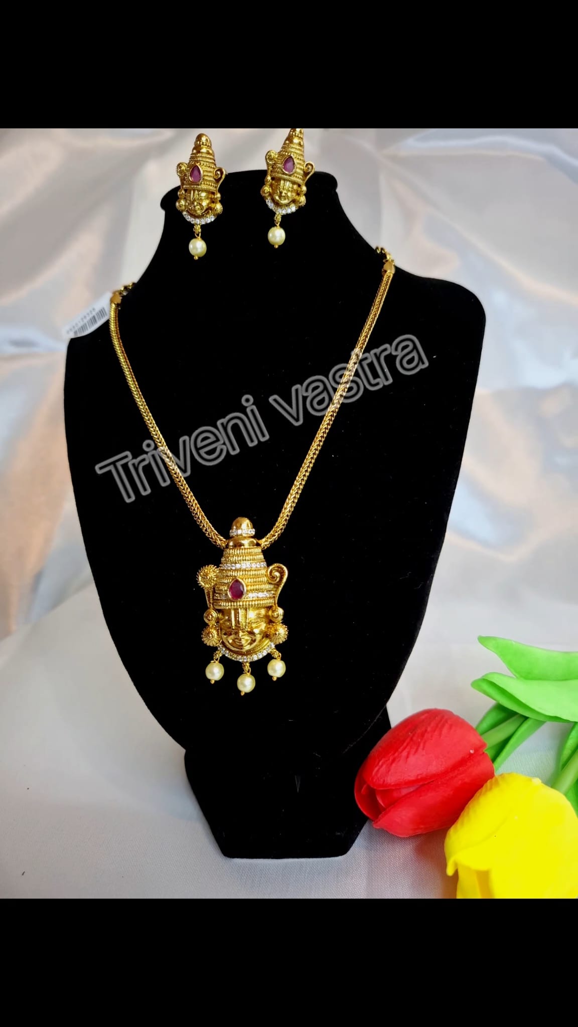 Short neckace with necklace ( Lord Venkideswara/ Vishnu)