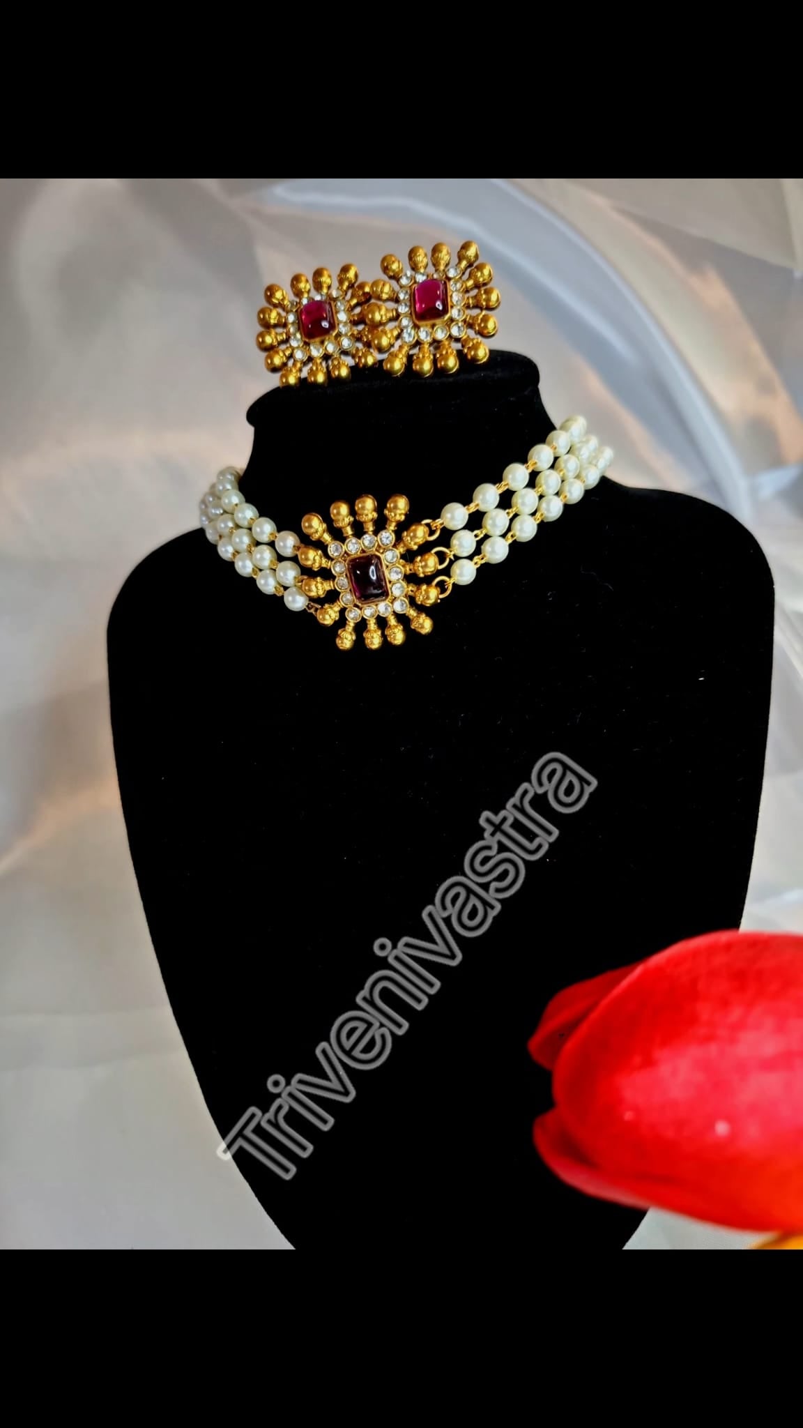 Beaded choker / short necklace