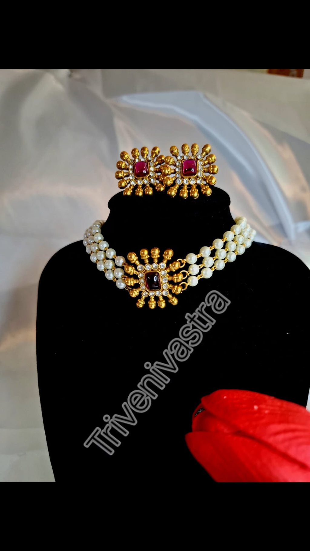 Beaded choker / short necklace
