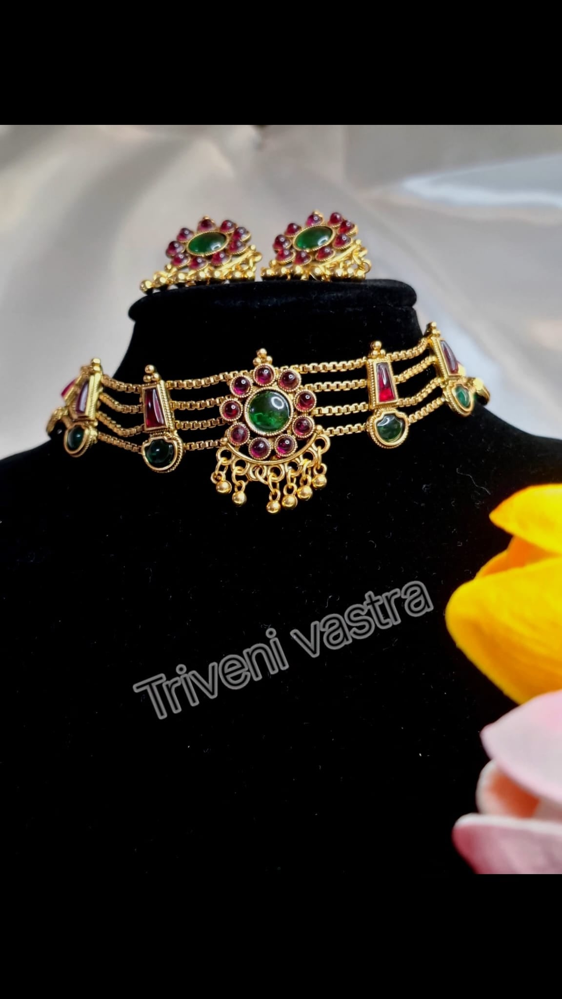 Chocker/ Short necklace