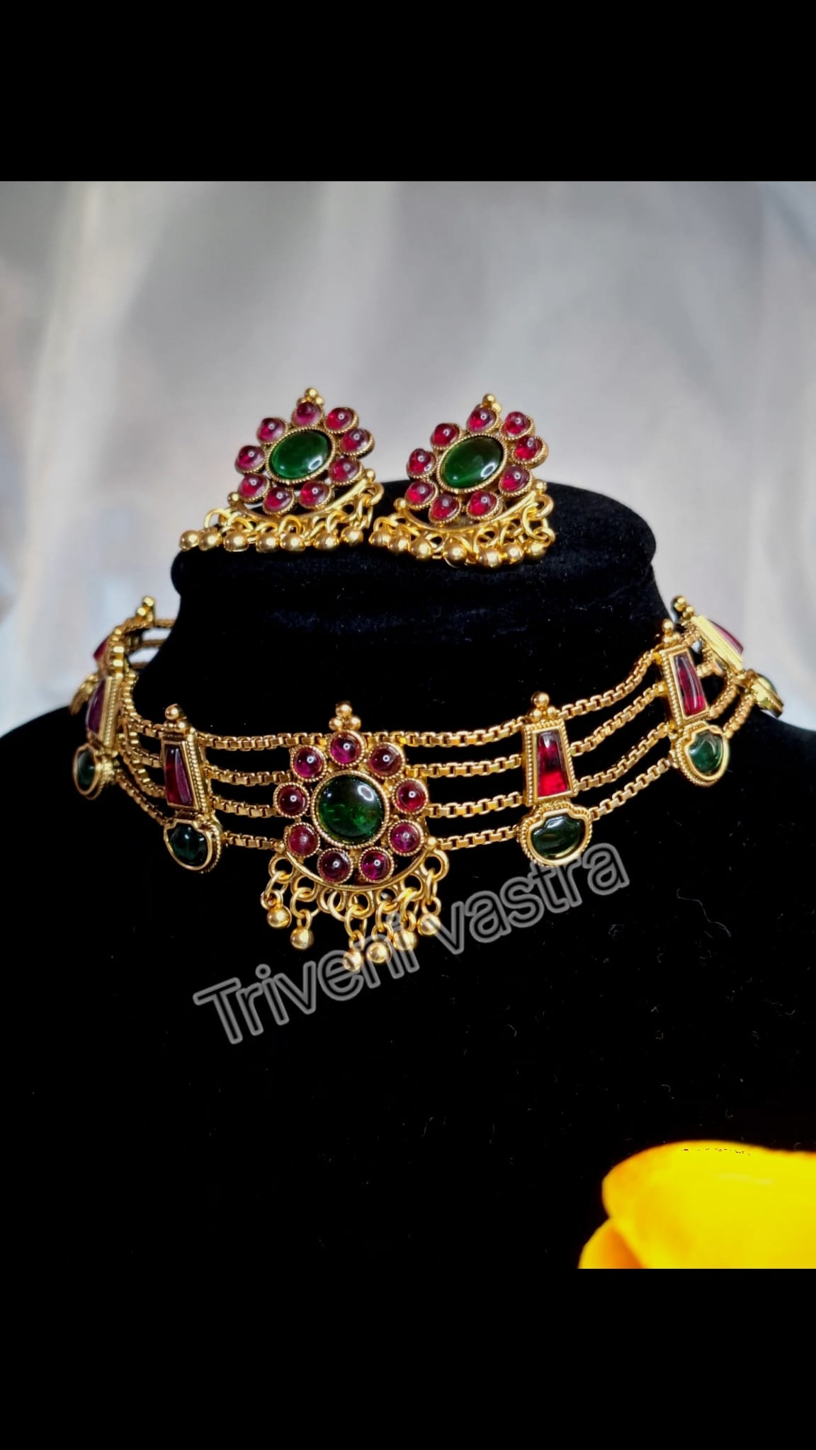 Chocker/ Short necklace