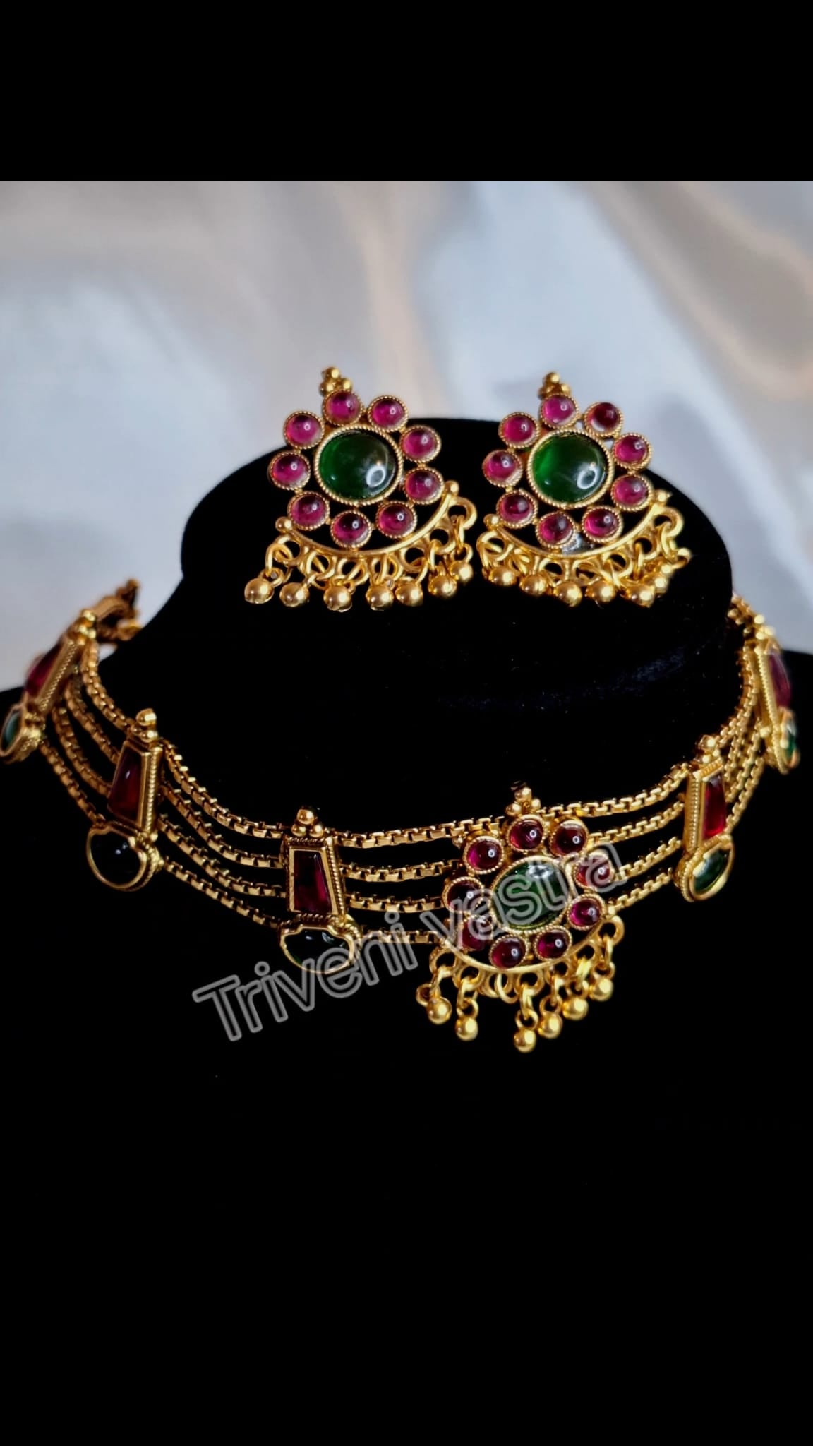 Chocker/ Short necklace