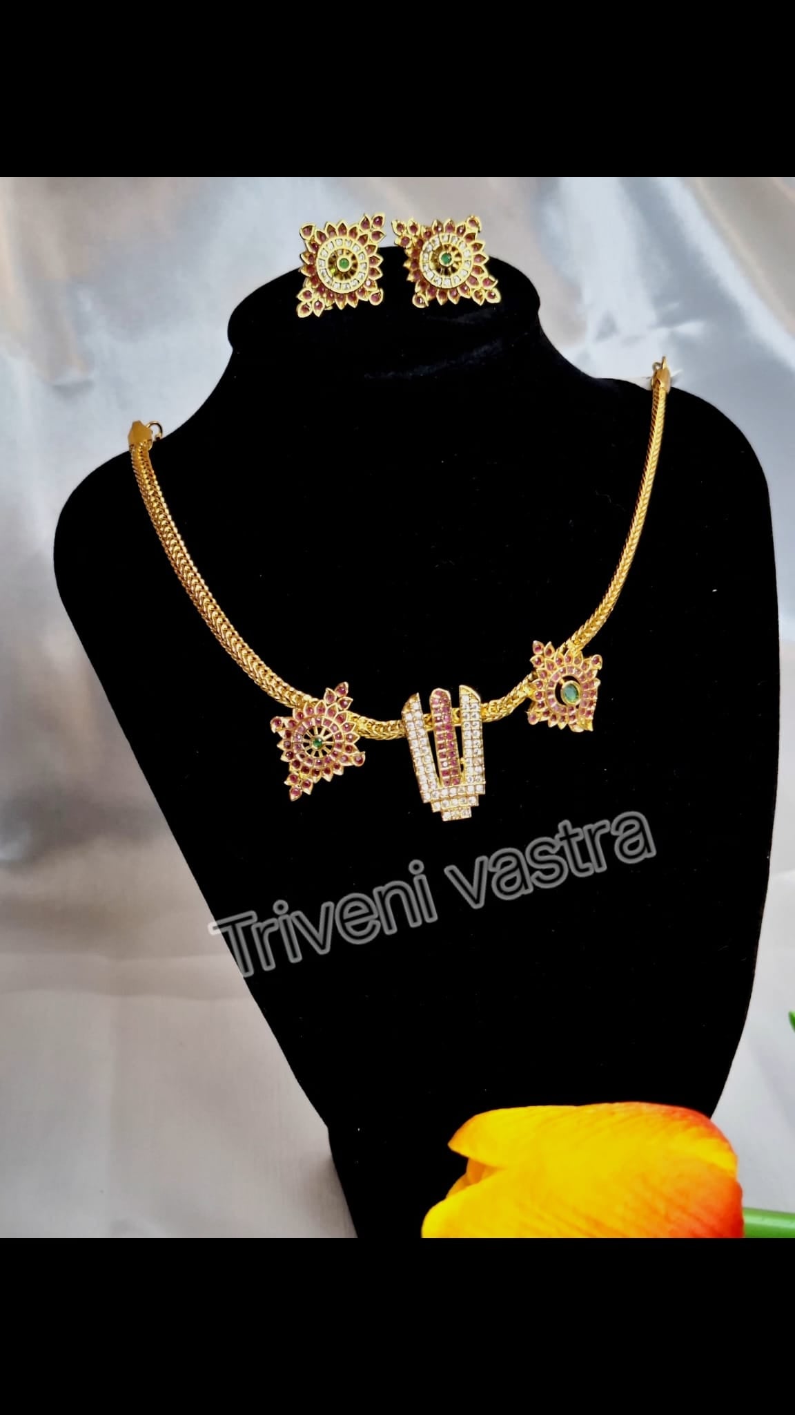 Short necklace - "Thirunamam" with earrings