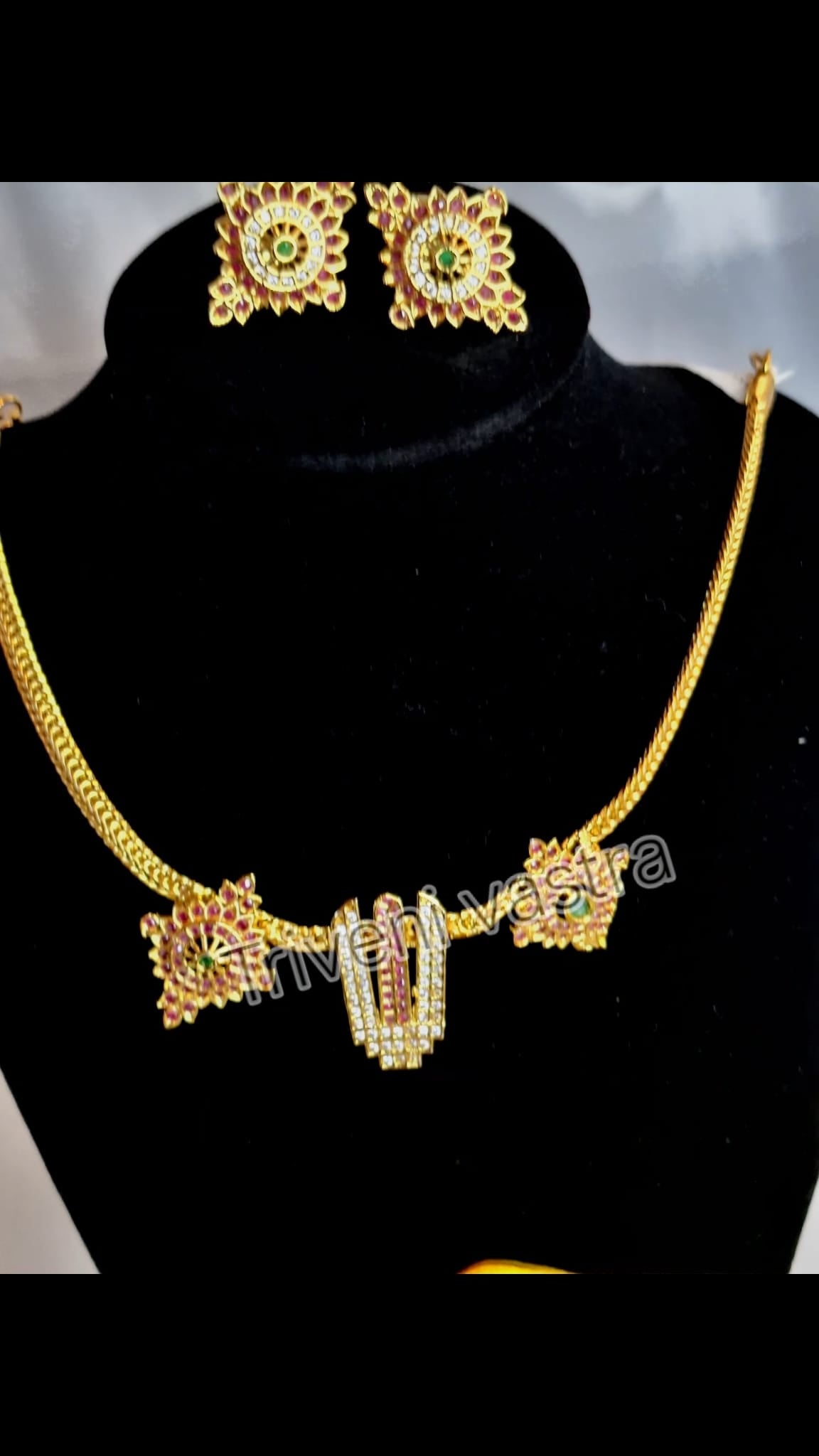 Short necklace - "Thirunamam" with earrings