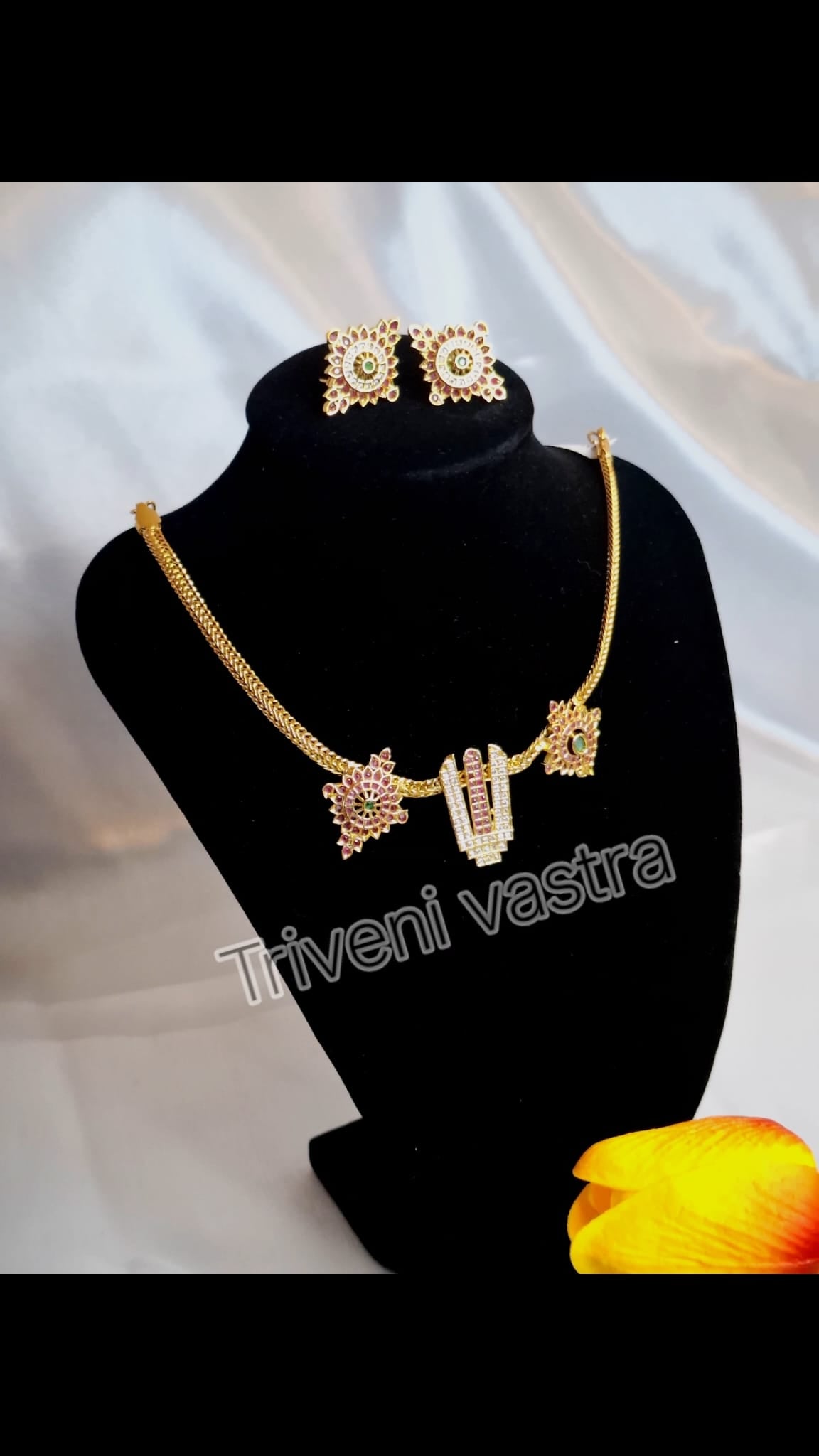 Short necklace - "Thirunamam" with earrings