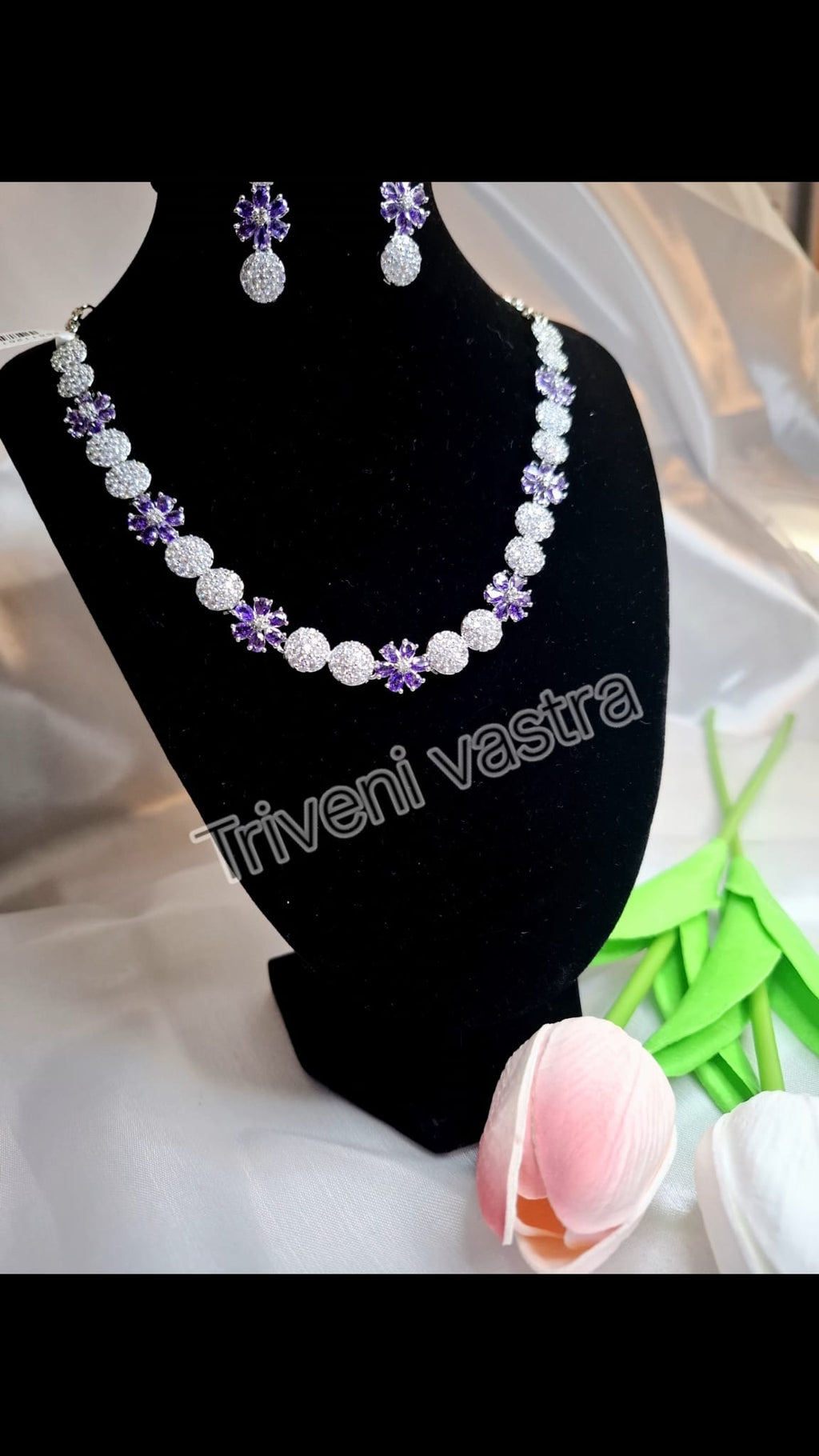 Short necklce - purple and silver stone