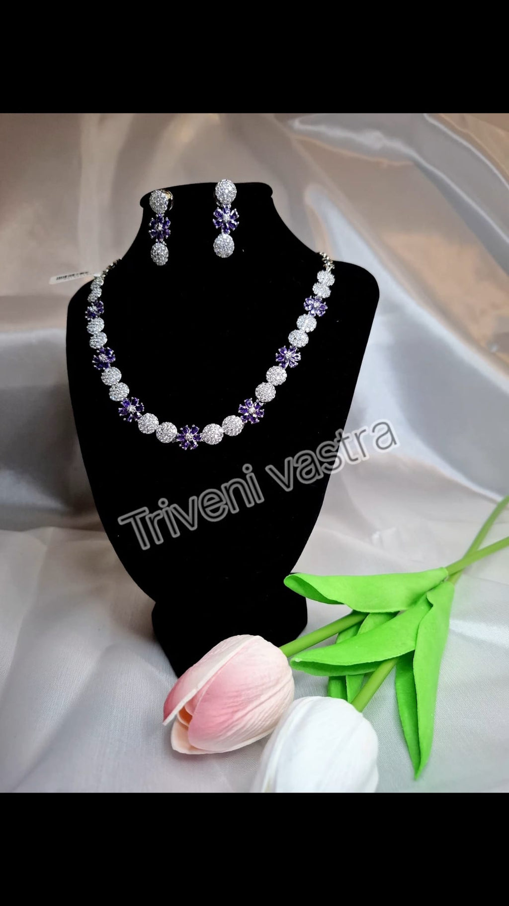 Short necklce - purple and silver stone