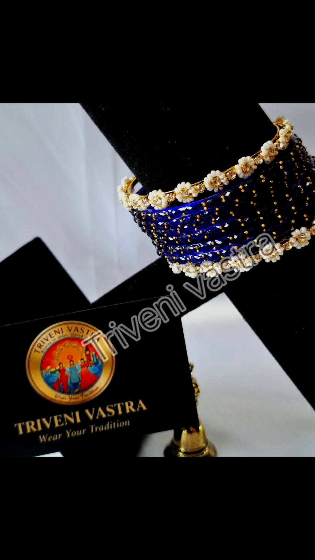 Glass bangles - Blue & White