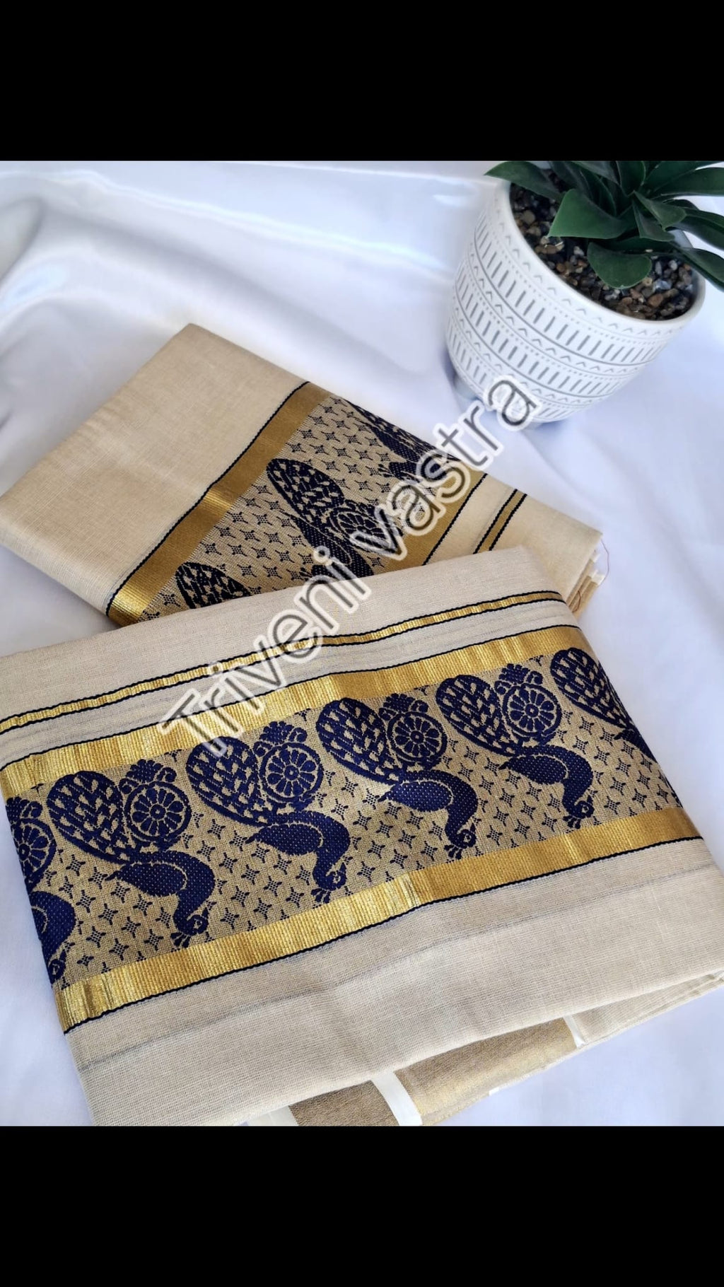 Kerala Traditional Settumundu.