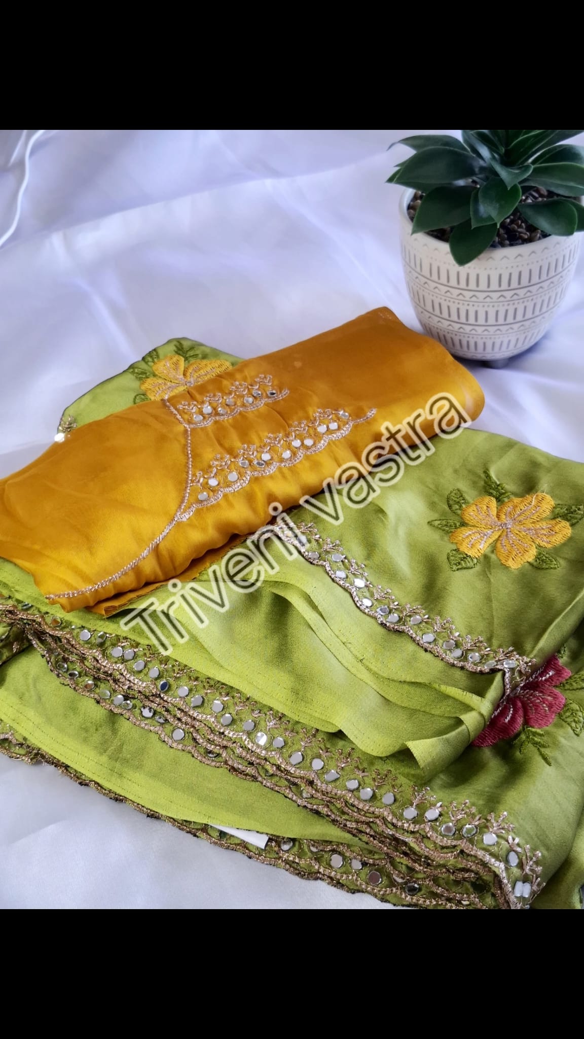 Saree with running blouse- Green