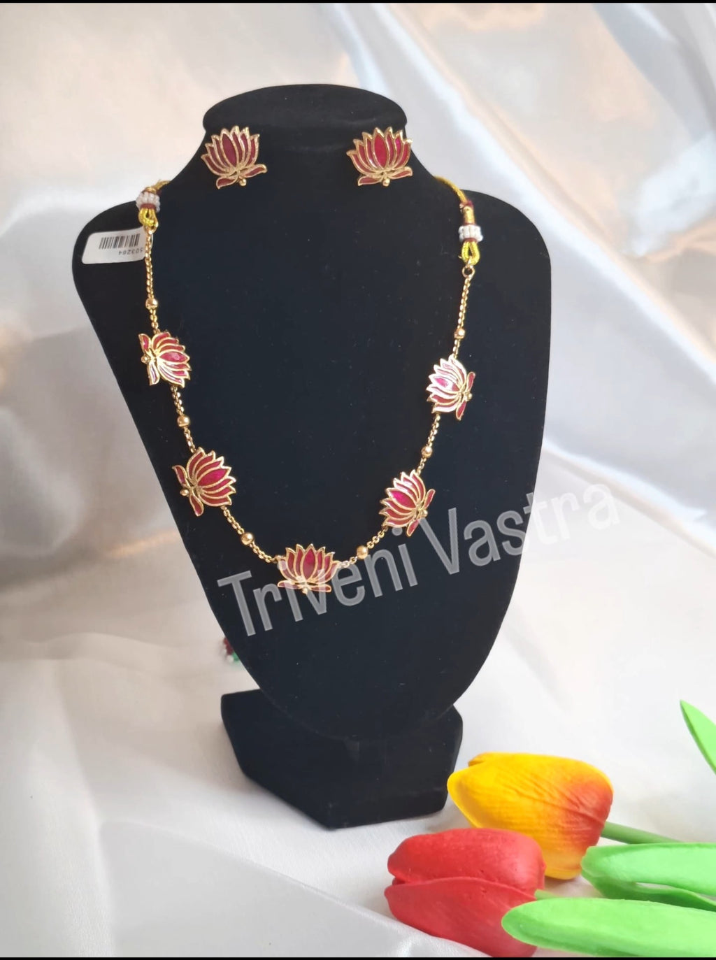 Lotus short necklace/ choker