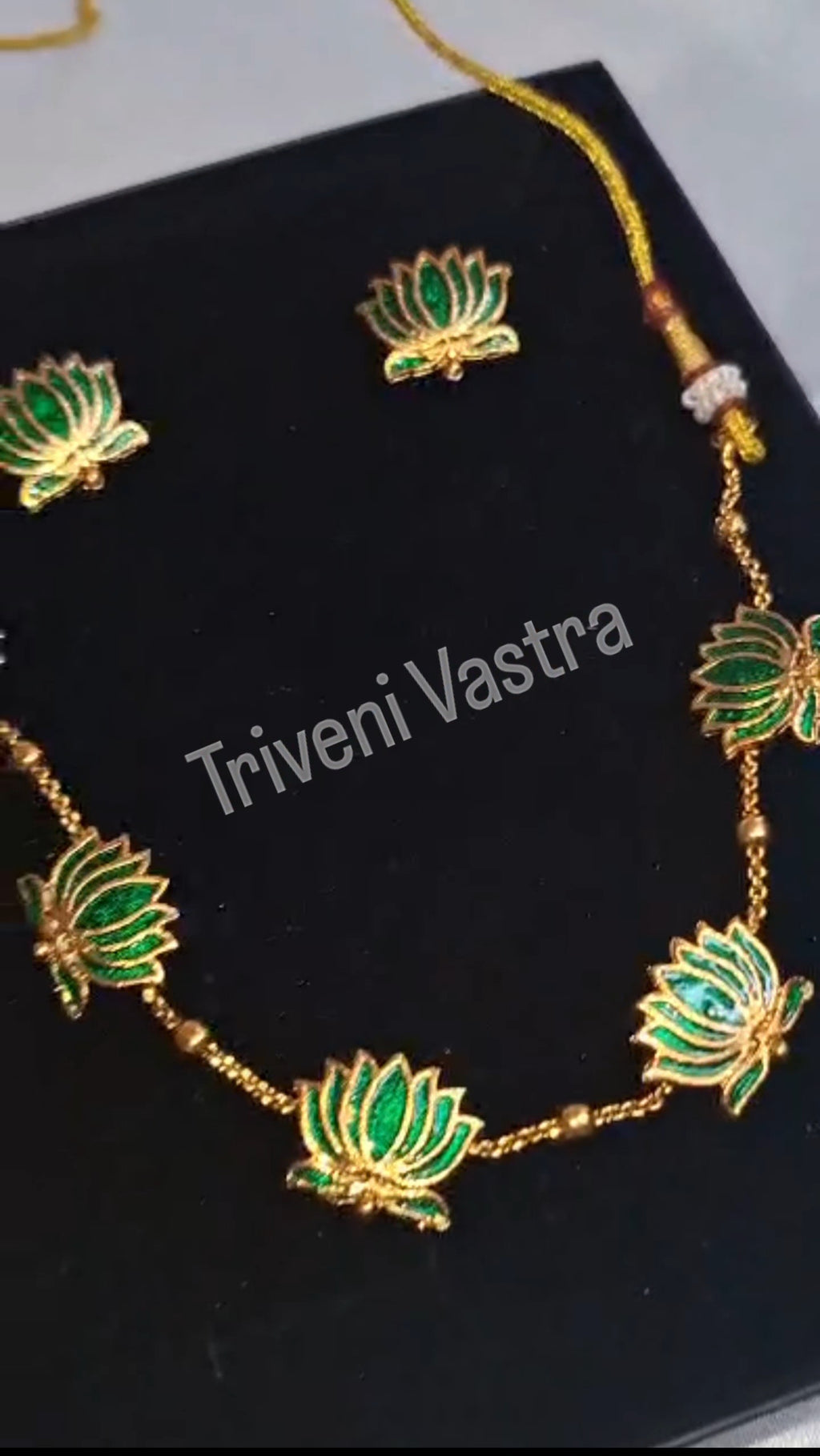 Lotus neklace/choker Green