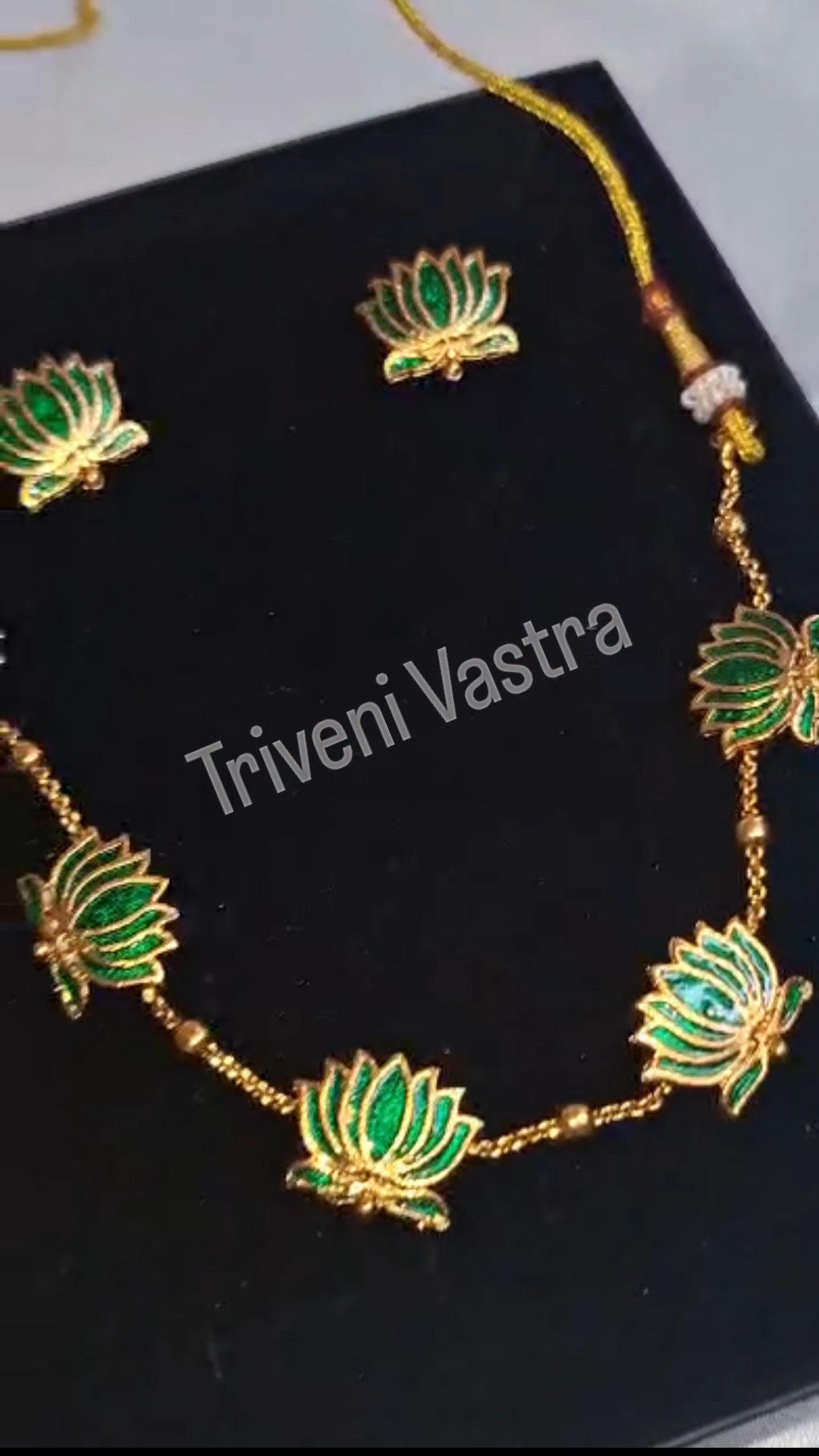 Lotus neklace/choker Green