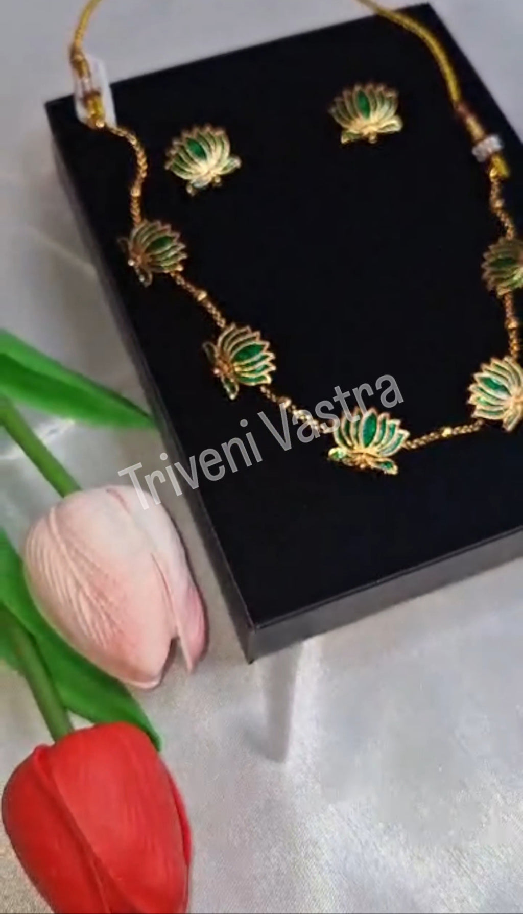 Lotus neklace/choker Green