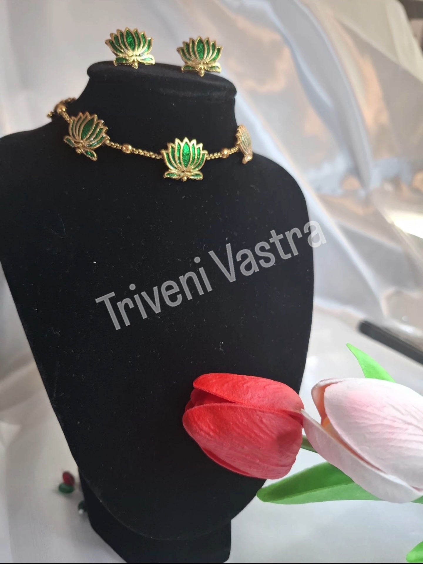 Lotus neklace/choker Green