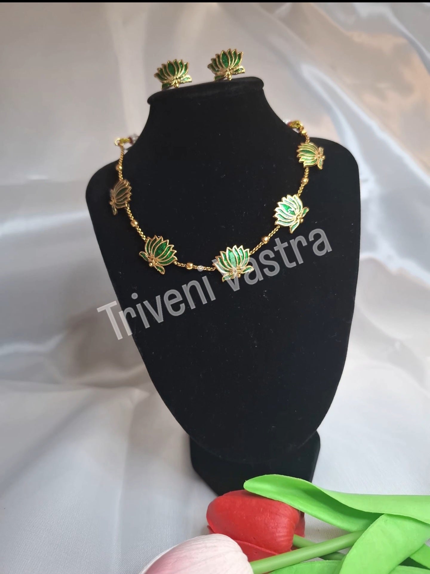 Lotus neklace/choker Green