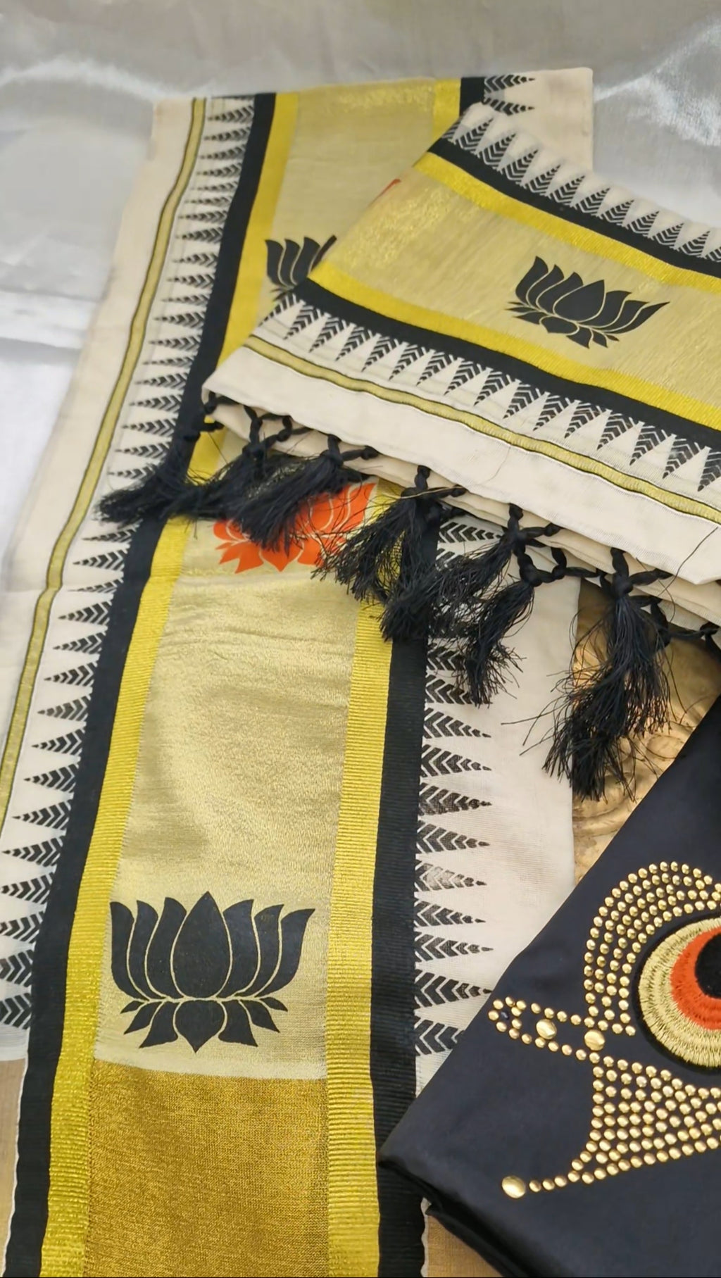 2026 trending Lotus settumundu with unstitched blouse